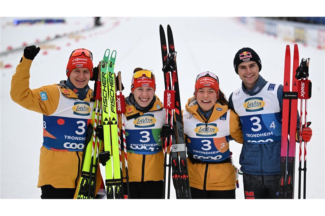 Norwegen zu stark: Kombi-Mixed erfüllt WM-Pflicht mit Silber Silber-Quartett mit (v.l.): Schmid, Nowak, Armbruster, Geiger.