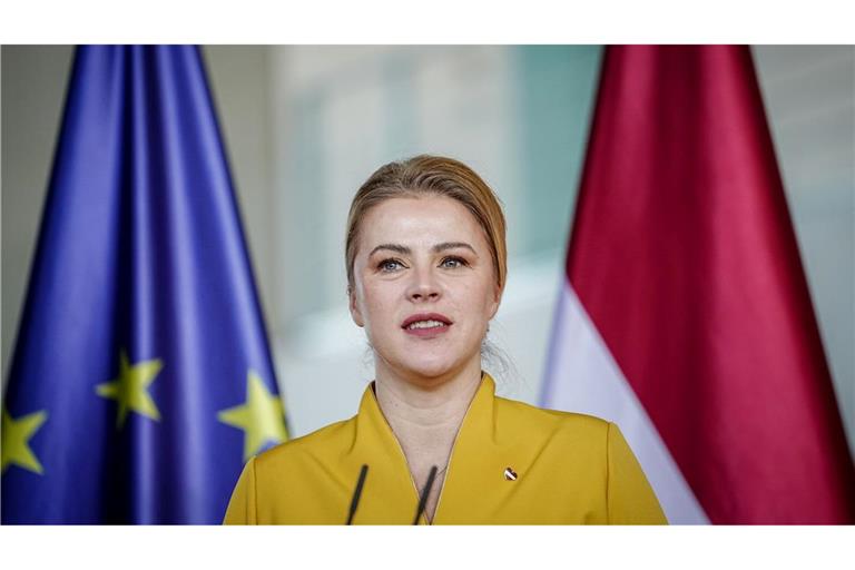 Siliņa bei einer Pressekonferenz.