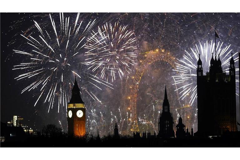 Silvester in London: Feuerwerk im Zentrum begrüßt das neue Jahr