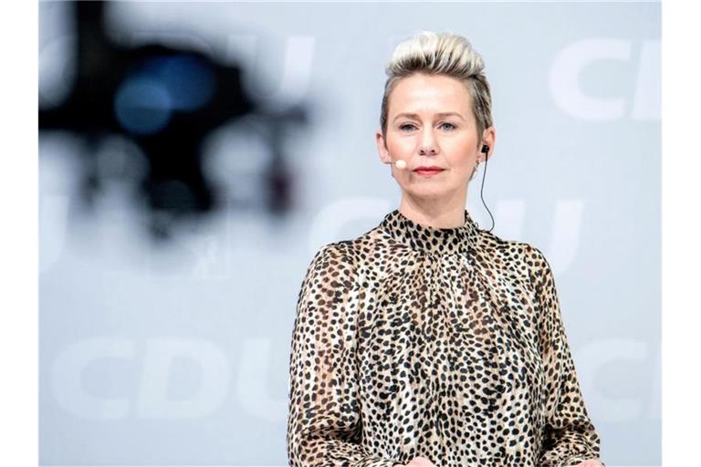 Silvia Breher, Bundestagsabgeordnete der CDU, steht in einem TV-Studio. Foto: Hauke-Christian Dittrich/dpa/Archivbild