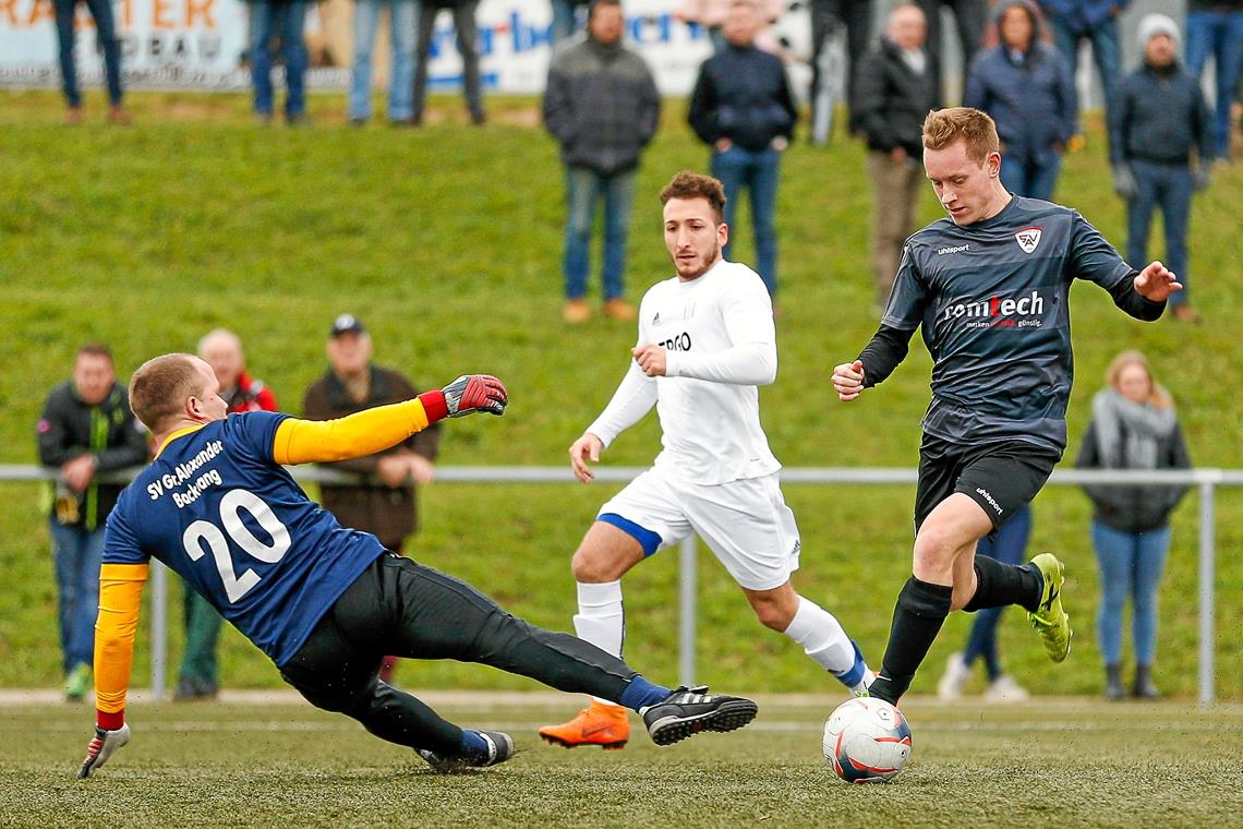 Ligaverbleib wäre für den SVA ein Meilenstein Simon Ferber (am Ball) gehört zu den Stützen in der Allmersbacher Mannschaft. Foto: A. Becher