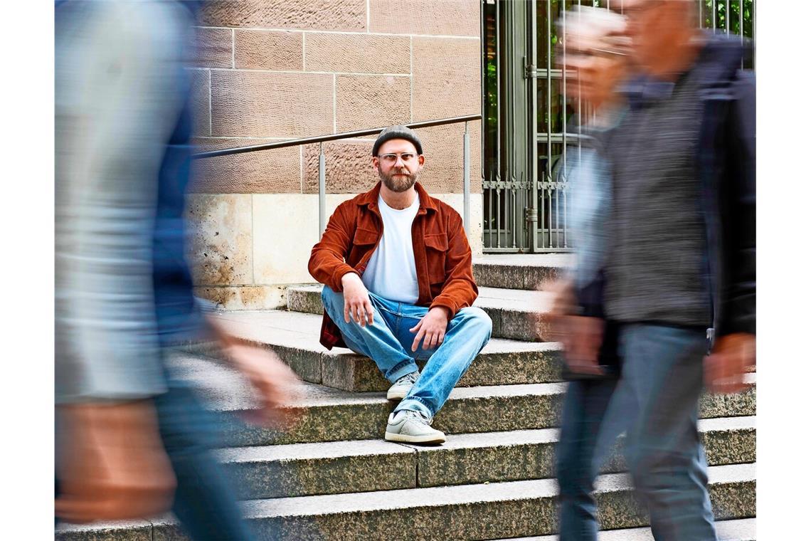 Wie ist die Lage junger Leute in der City? Simon Fregin im Puls der Stadt. Der Sozialarbeiter leitet das Team der Mobilen Jugendarbeit in der Innenstadt.