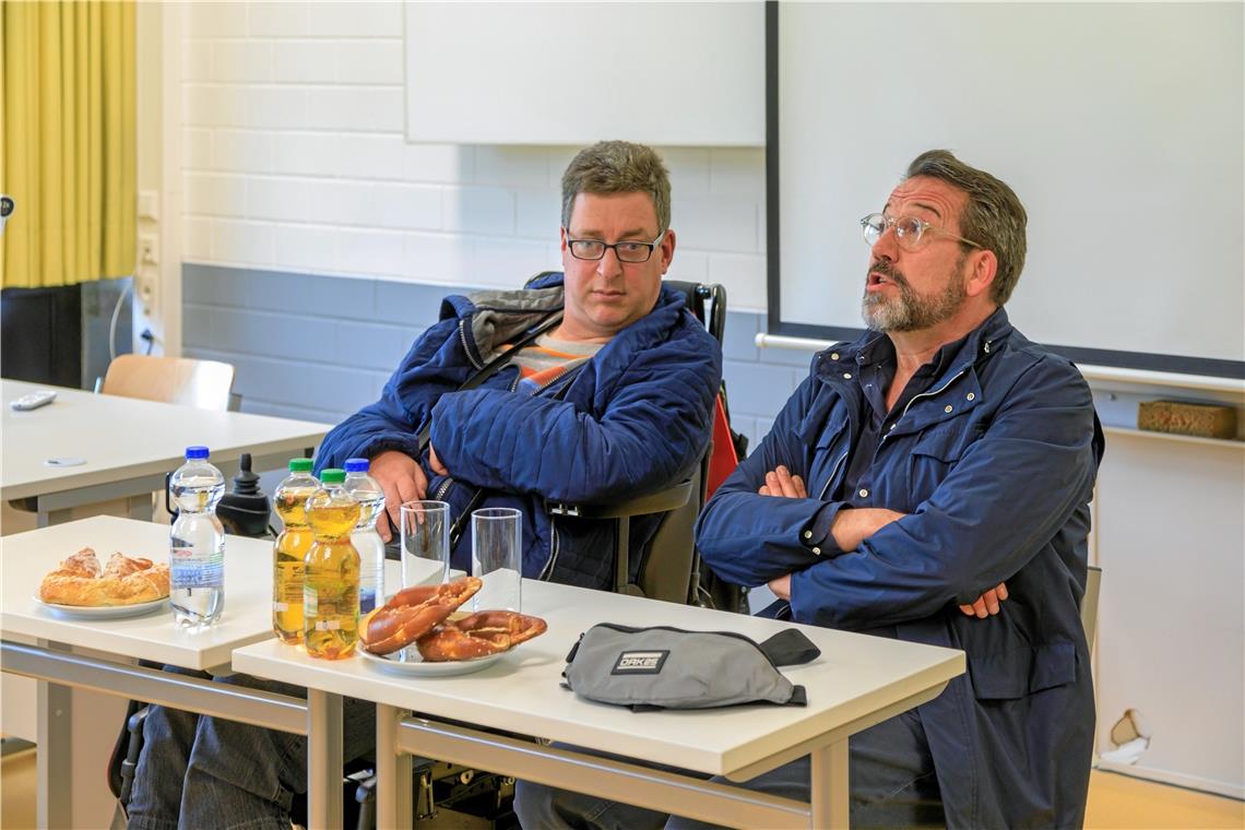 Schüler in Murrhardt blicken über eigenen Erfahrungshorizont hinaus Simon Maier und Wilhelm Schneck gestalten den Nachmittag mit viel Humor.