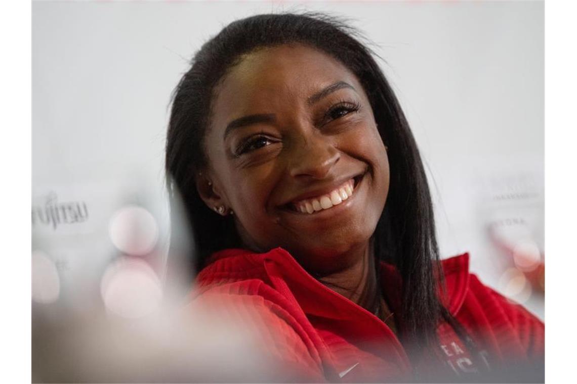 Simone Biles aus den USA nimmt an einer Pressekonferenz teil. Foto: Marijan Murat/dpa