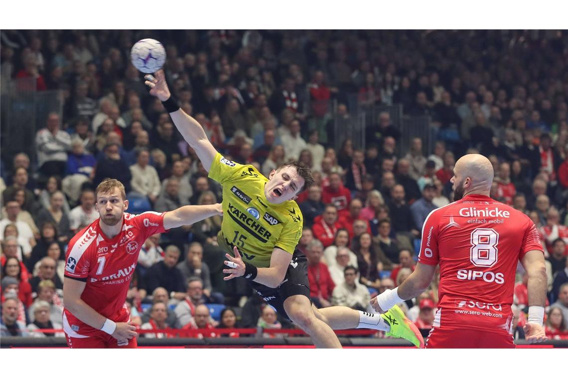 Simone Mengon und seine Mitspieler vom TVB Stuttgart zeigen im Spiel bei der MT Melsungen große Abschlussschwächen.