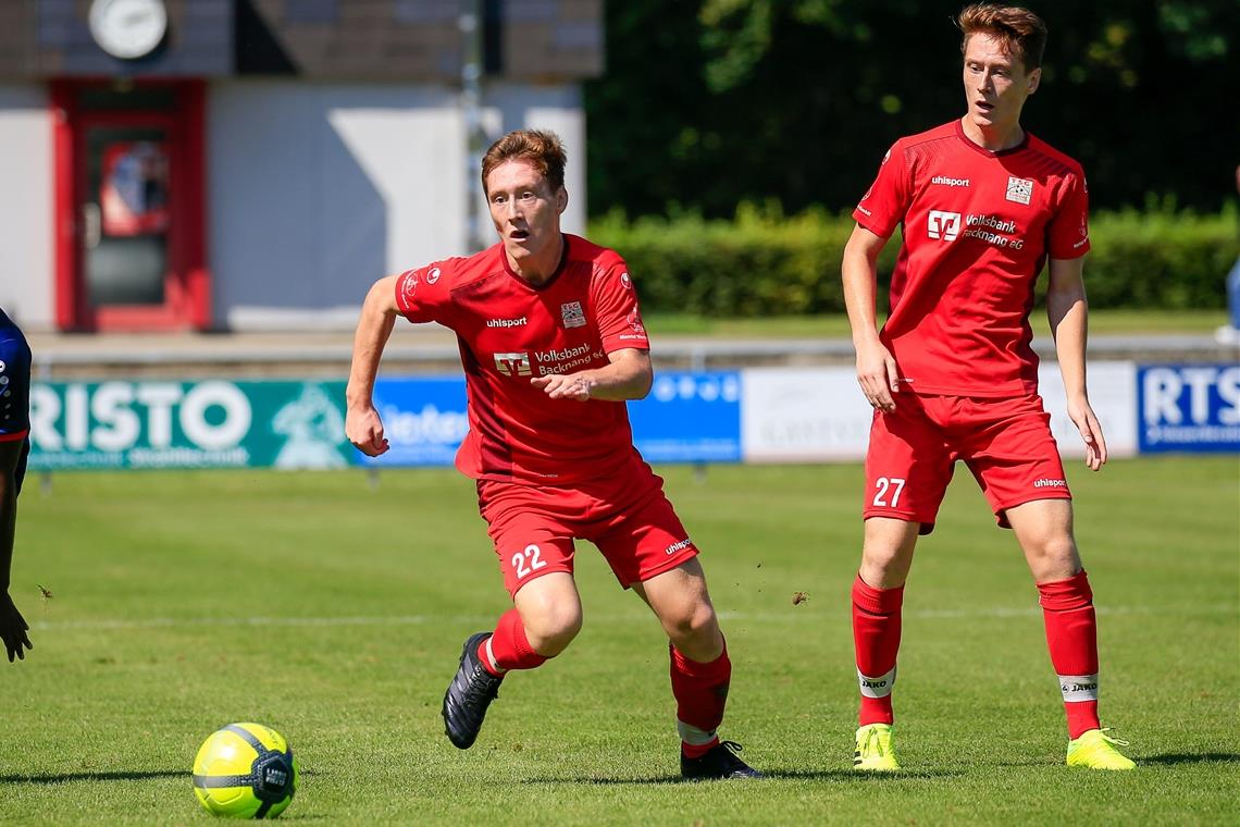 Sind ab dem Sommer gemeinsam für die Stuttgarter Kickers am Ball: Die Zwillinge Leon (links) und Loris Maier. Foto: Alexander Becher