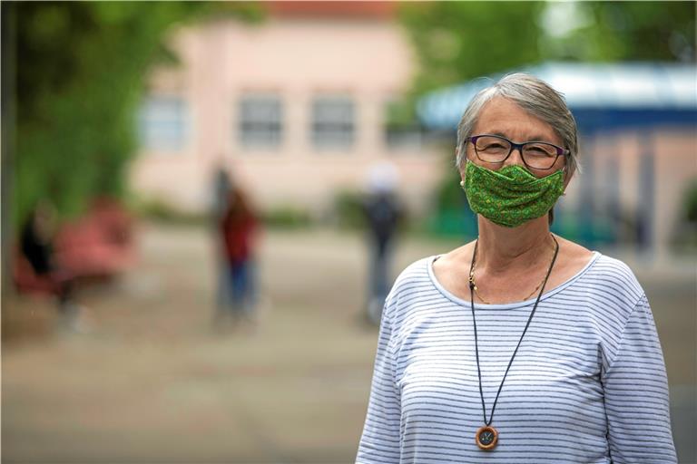 Sind auf den Pausenhöfen und Schulgeländen wieder präsent: Auf diese Weise wollen Sabine Bornträger und andere Schulsozialarbeiter frühere Kontakte wiederbeleben und neue Beziehungen knüpfen. Foto. A. Becher