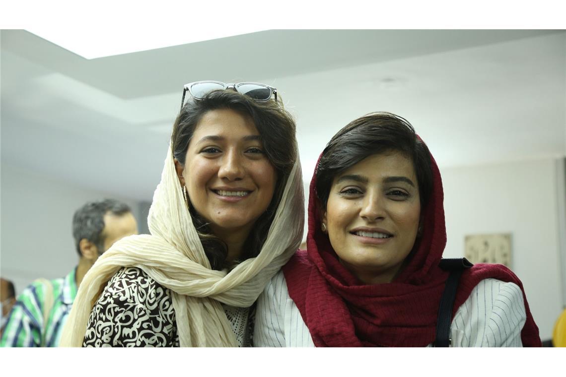 Sind freigelassen worden: Die Journalistinnen Nilufar Hamedi (l) und Elaheh Mohammadi (r).