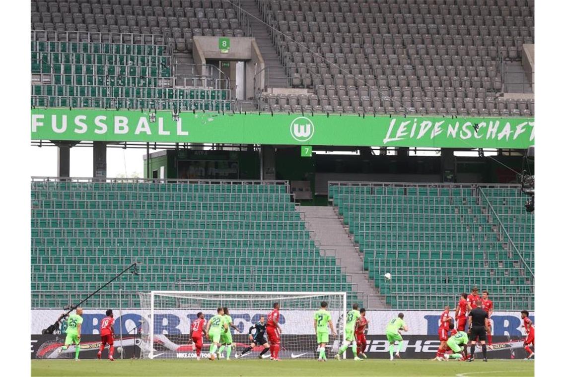 Sind Geisterspiele in der Fußball-Bundesliga bald Geschichte?. Foto: Kai Pfaffenbach/Reuters-Pool/dpa