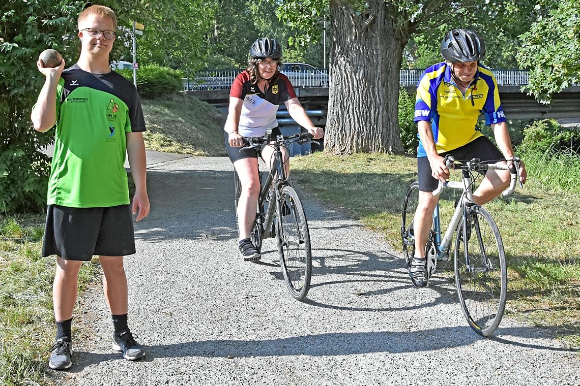 Special Olympics World Games: Rems-Murr-Trio auf dem Weg zu Edelmetall Sind gewappnet für die weltweit größte Sportveranstaltung für geistige und mehrfache Behinderte Menschen: Mika Burk, Corinna Frank und Martin Baum (von links). Foto: Tobias Sellmaier