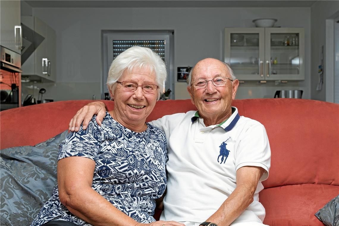 Beim Schwimmen hat es vor 60 Jahren gefunkt Sind schon seit 60 Jahren miteinander verheiratet: Johanna und Walter Erkert. Foto: J. Fiedler