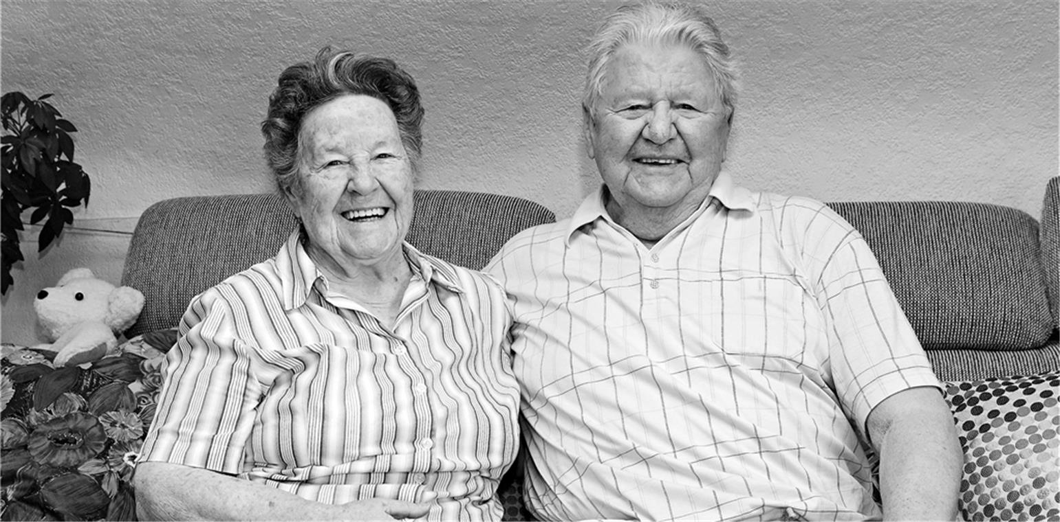 Bei der Hochzeit des Cousins kennengelernt Sind schon seit 60 Jahren verheiratet: Emma und Heinz Schlichenmaier. Foto: J. Fiedler