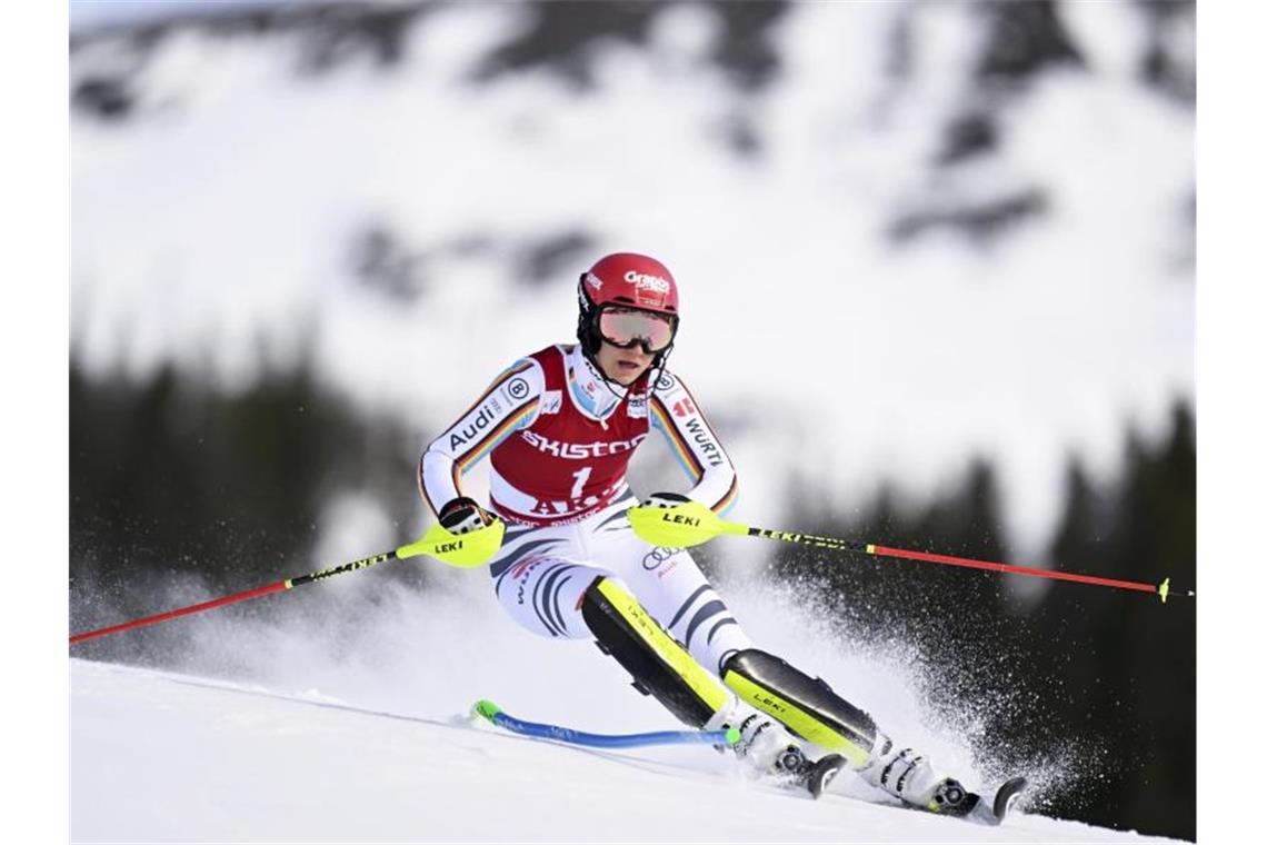 Trotz Führung: Ski-Ass Dürr verpasst Weltcup-Podium in Are Ski-Ass Lena Dürr kam beim Weltcup im schwedischen Are trotz zwischenzeitlicher Führung nur auf Rang fünf. Foto: Pontus Lundahl/TT NEWS AGENCY/AP/dpa
