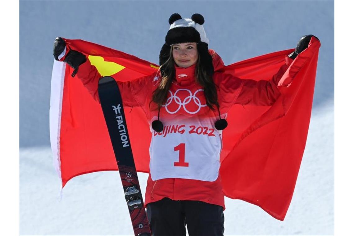 Ski-Freestylerin Eileen Gu ist Chinas Superstar. Foto: Angelika Warmuth/dpa