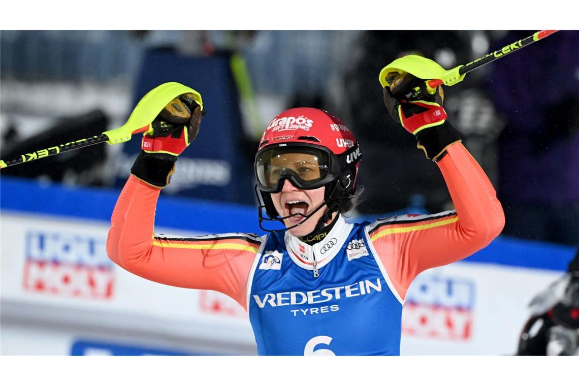 Slalom-Ass Straßer zum Start geschlagen - "Winter ist lang" Skirennfahrerin Lena Dürr jubelt über Platz drei.