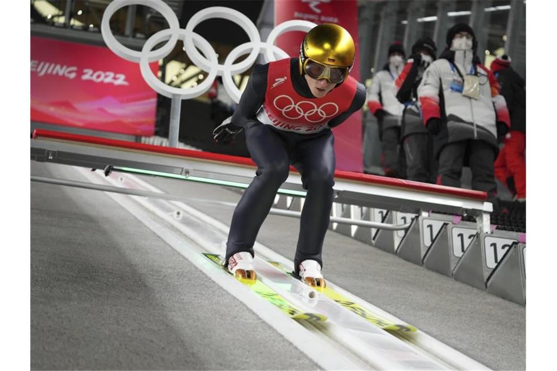 „Bin halt gescheitert“: Skispringer um Geiger schwach Skispringer Karl Geiger kam im olympischen Finale nur auf den 15. Platz. Foto: Matthias Schrader/POOL AP/dpa