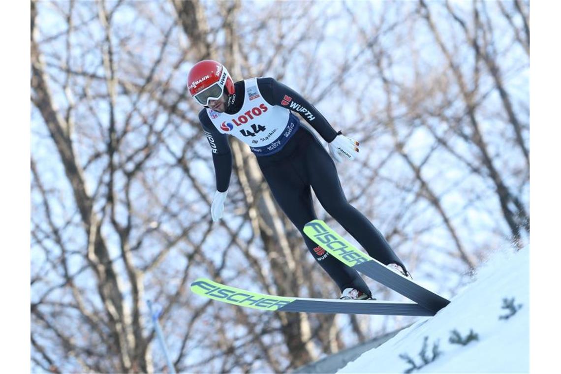 Skisprung-Weltmeister Markus Eisenbichler ist beim Weltcup im russischen Nischni Tagil im ersten Durchgang gescheitert. Foto: Grzegorz Momot/PAP