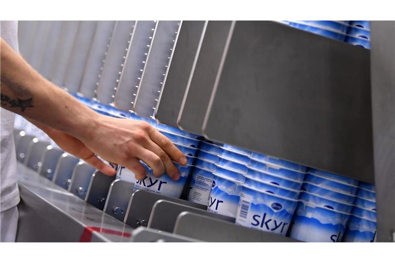 Skyr ist vom Geschmack her ähnlich wie Joghurt und Quark.