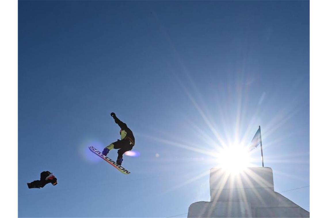 Das war die Olympia-Nacht Slopestylerin Annika Morgan in Aktion. Foto: Angelika Warmuth/dpa