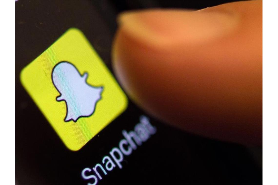 Snapchat konkurriert vor allem mit Facebooks Fotoplattform Instagram um Werbeerlöse. Foto: Patrick Seeger/dpa