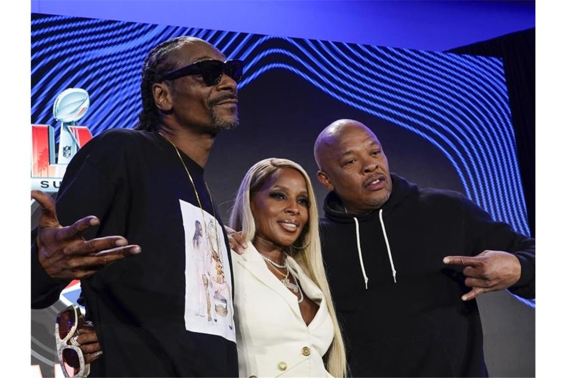 Bereit für die größte Party: LA heiß auf den Super Bowl Snoop Dogg (l), Mary J. Blige und Dr. Dre sind die Stars der Halbzeitshow. Foto: Morry Gash/AP/dpa