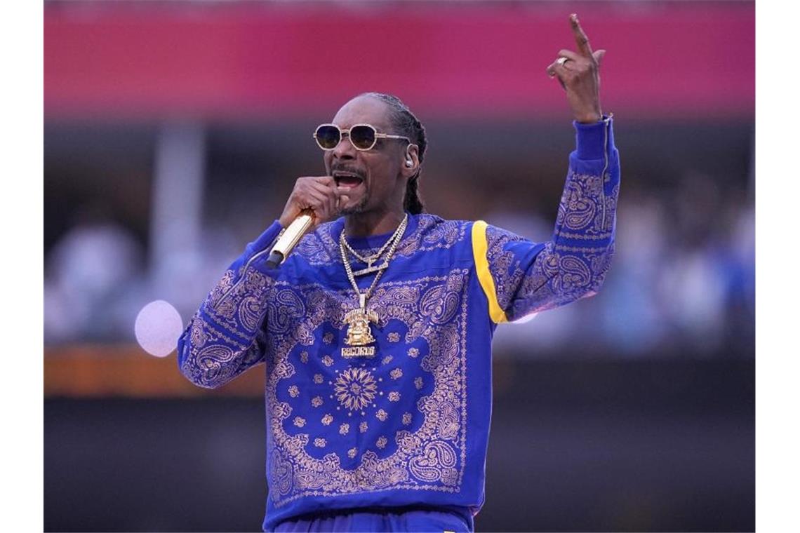 Snoop Dogg tritt in der Halbzeitpause auf. Foto: Lynne Sladky/AP/dpa