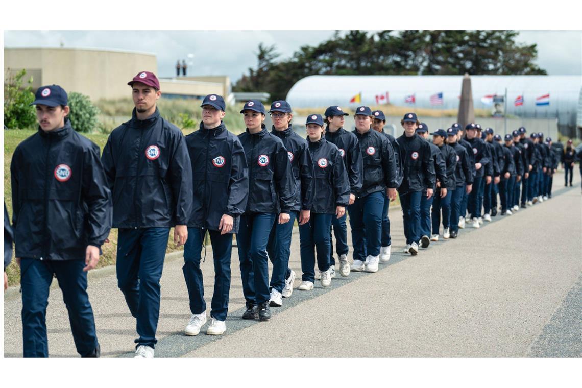 SNU-Angehörige bei einer Zeremonie in der Normandie 2025