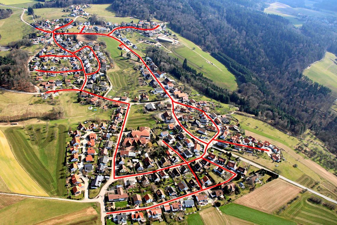 Investor für Nahwärmenetz in Sechselberg steht bereit So in etwa würde das Wärmeleitungsnetz (rote Linien) in Sechselberg bei einer Abschlussquote von 70 Prozent aussehen. Archivfoto: Florian Muhl