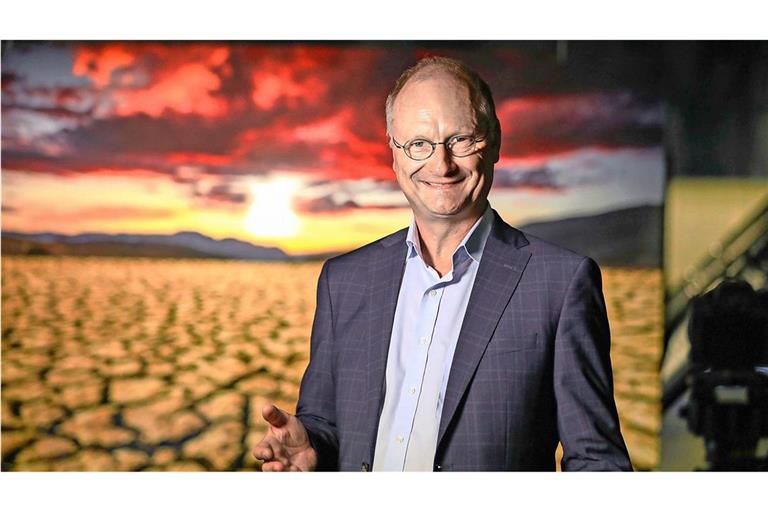 So kennt man Sven Plöger: Seit über 25 Jahren  moderiert er das Wetter in der ARD.