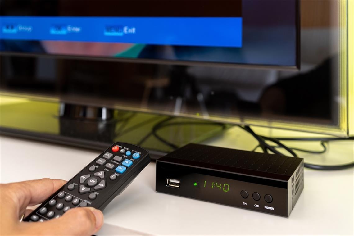 Wie man alte Fernsehgeräte auf HD umrüstet So machen Sie Ihr Gerät HD-tauglich.