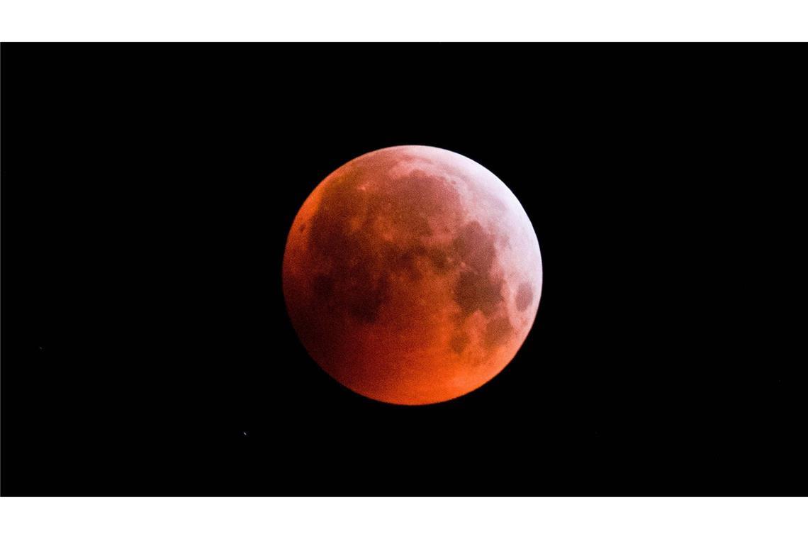 So majestätisch schön ist ein Blutmond anzusehen – aber am 3. März 2026 leider nicht bei uns.