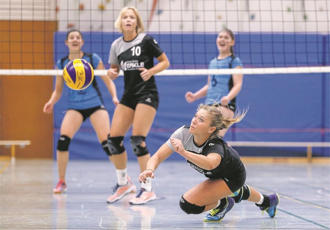 Backnang rettet wenigstens einen Punkt So mancher Ball war auch für Caroline Schwiertz nicht mehr zu bekommen. Die TSG zog gegen Bad Waldsee den Kürzeren. Foto: A. Becher