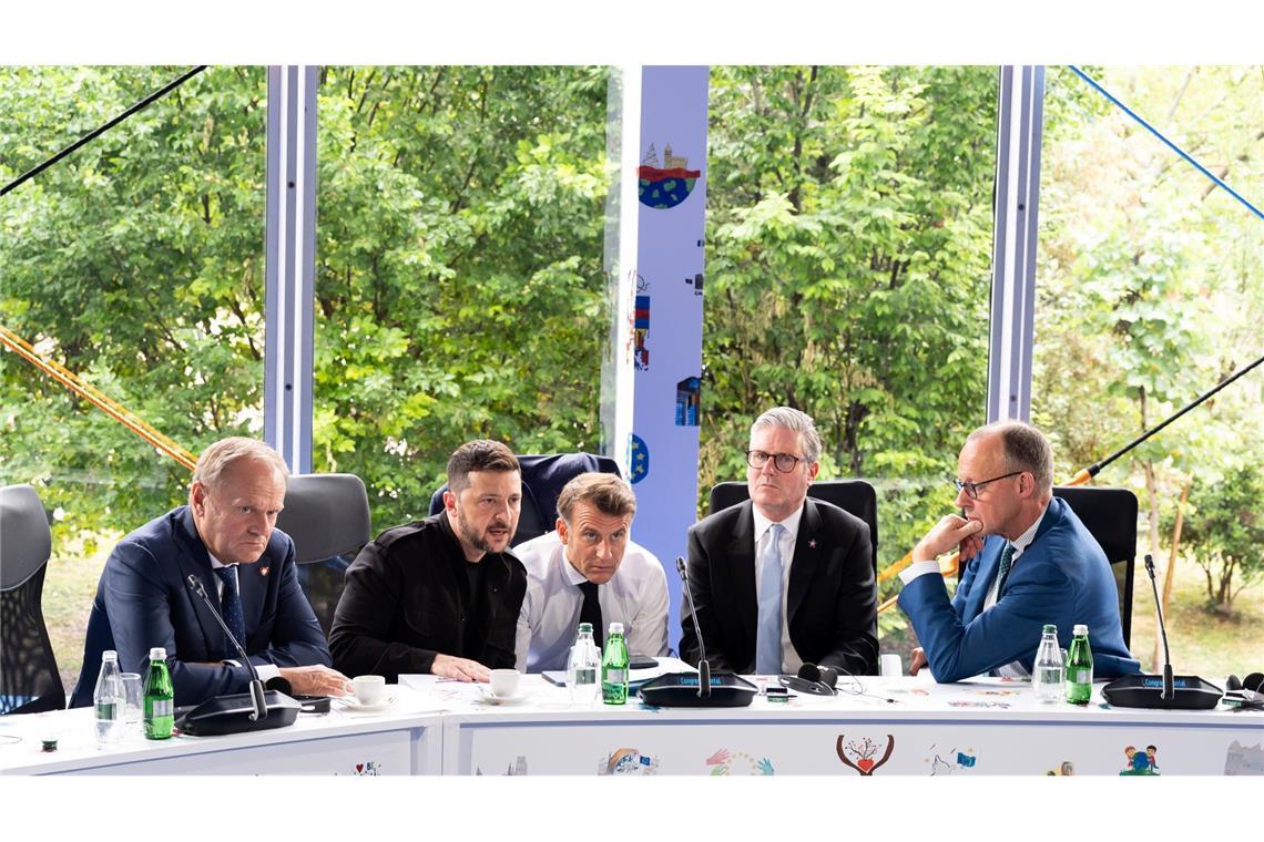 Europäer wollen sich vor Putin-Gespräch mit Trump abstimmen So sah es aus, als Merz, Macron und Starmer am Freitag mit Trump telefonierten. (Archivbild)