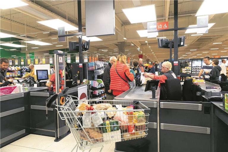 So sahen gestern die meisten Einkaufswagen aus: Voll gefüllt mit vielen unterschiedlichen Produkten. Fotos: J. Fiedler