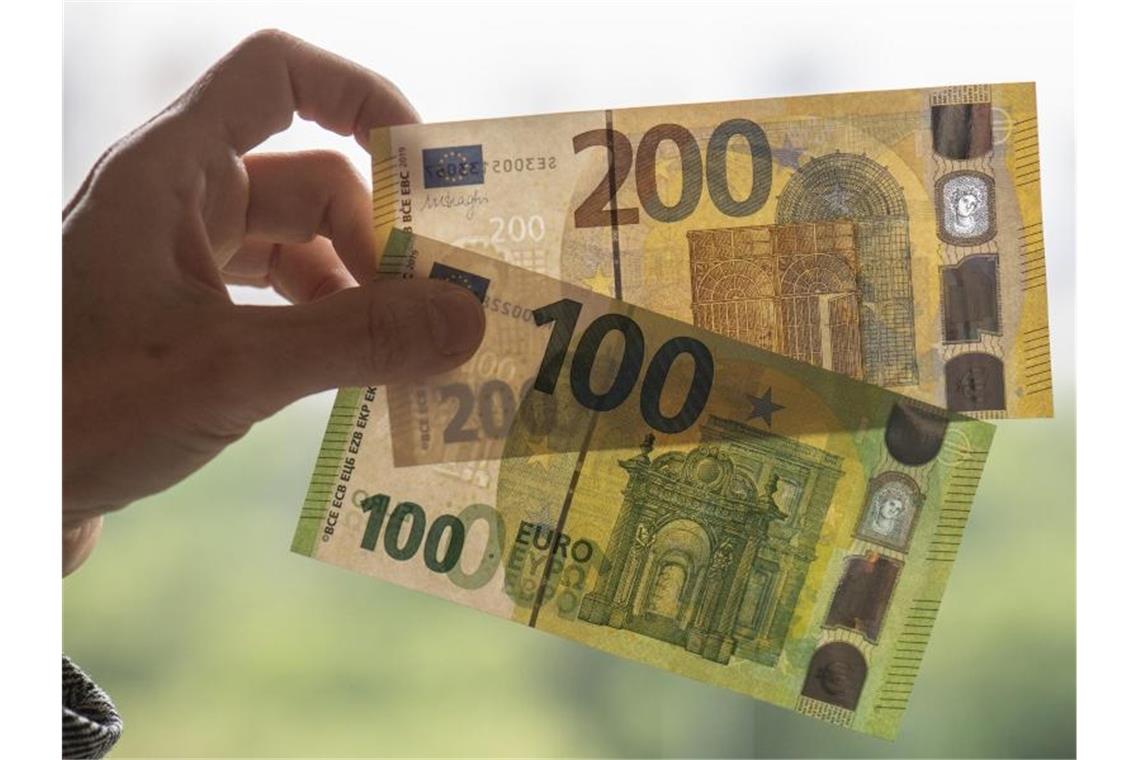 Mehr Schutz vor Falschgeld: Neue 100- und 200-Euro-Scheine