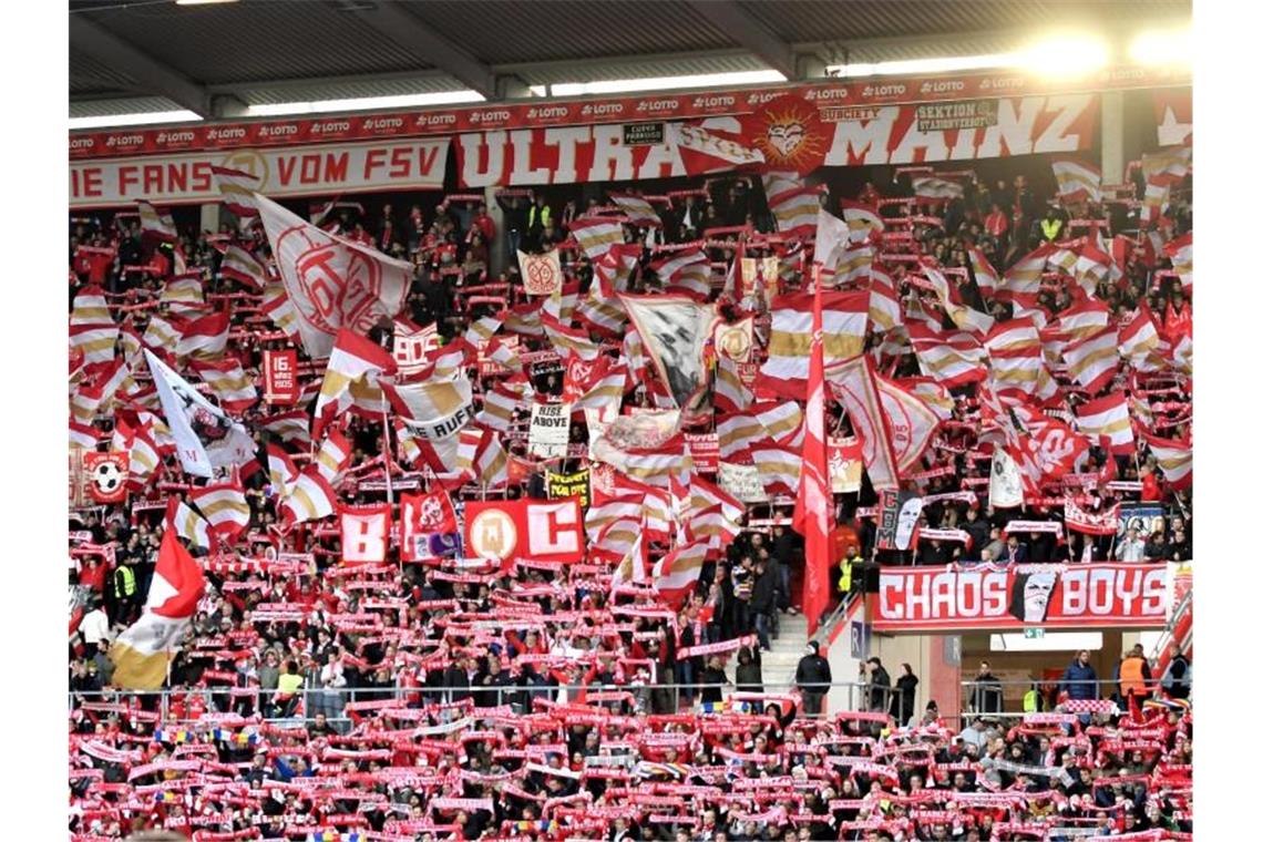 So voll wird es nicht, aber zumindest hat der FSV Mainz 05 vor, einige Fans ins Stadion zu lassen. Foto: Torsten Silz/dpa