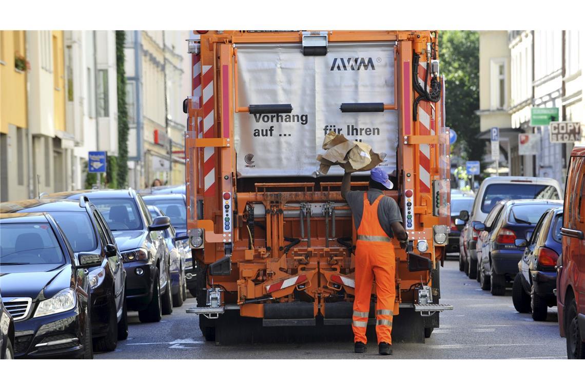 Sobald Müllwerker auf der Straße sind, ist besondere Vorsicht geboten. Das hat der BGH entschieden.