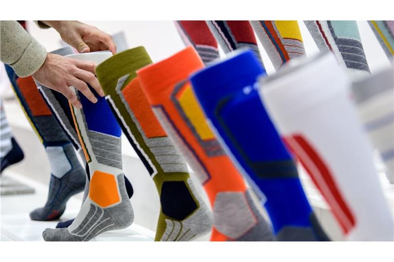 Socken sind zu einem beliebten modischen Accessoires geworden.