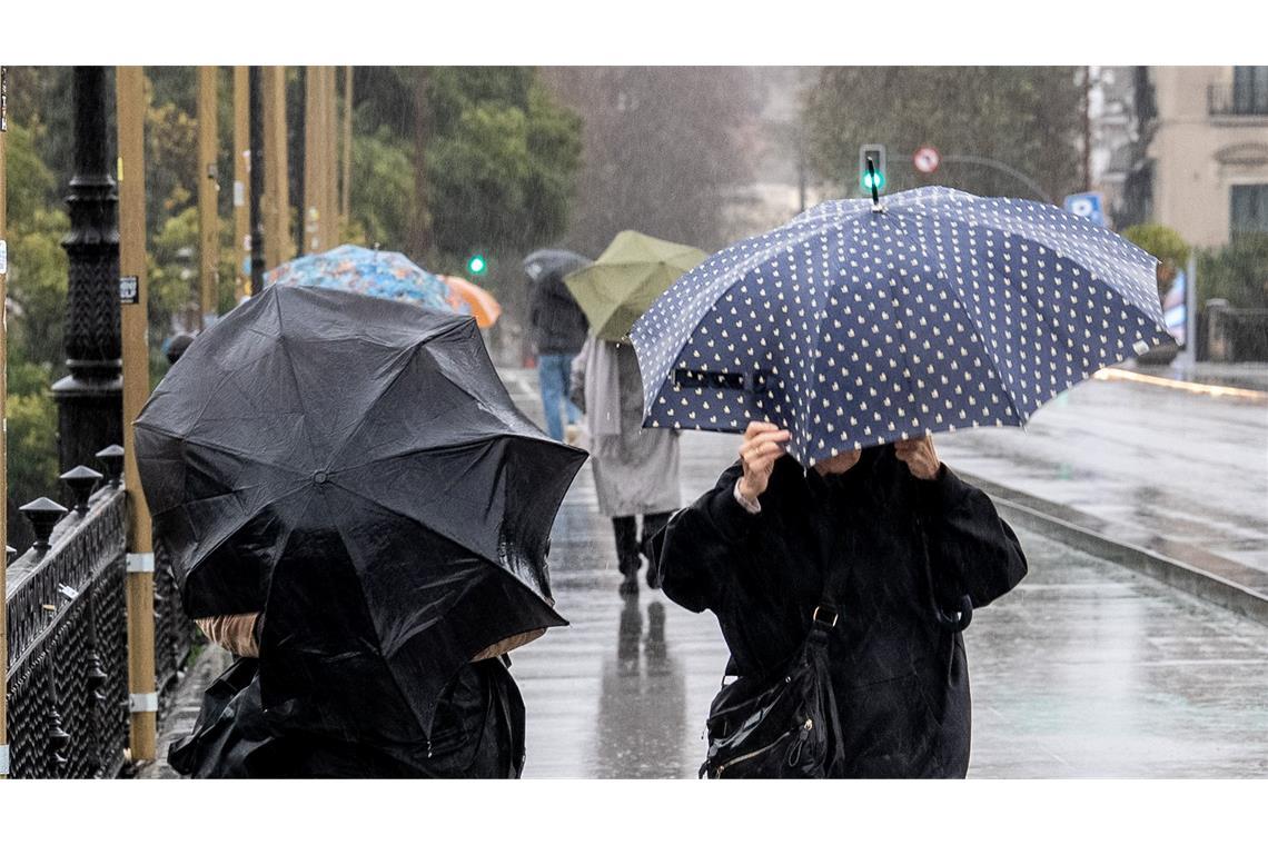 Sogar in Sevilla in Andalusien, wo im Sommer oft Hitze von um die 40 Grad herrscht, mussten sich die Menschen warm anziehen.