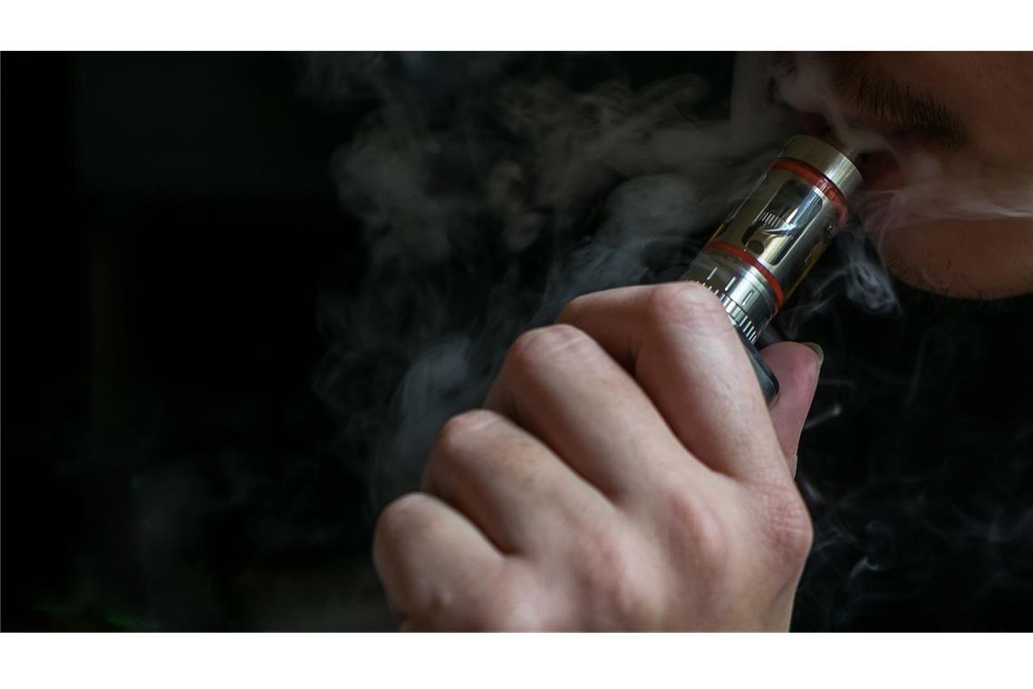 Baden-Württemberg will Rauchverbot auf E-Zigaretten ausweiten Sogenannte Vapes sollen in das Rauchverbot aufgenommen werden.