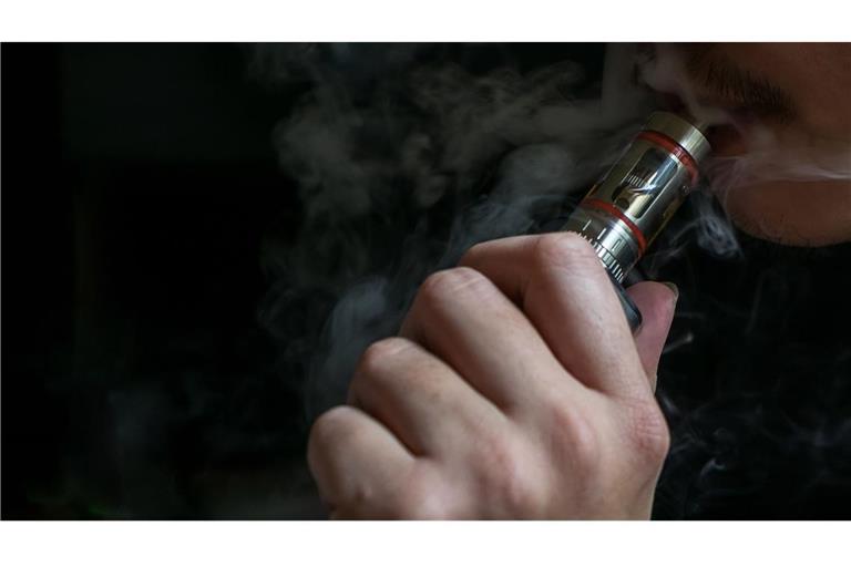 Sogenannte Vapes sollen in das Rauchverbot aufgenommen werden.