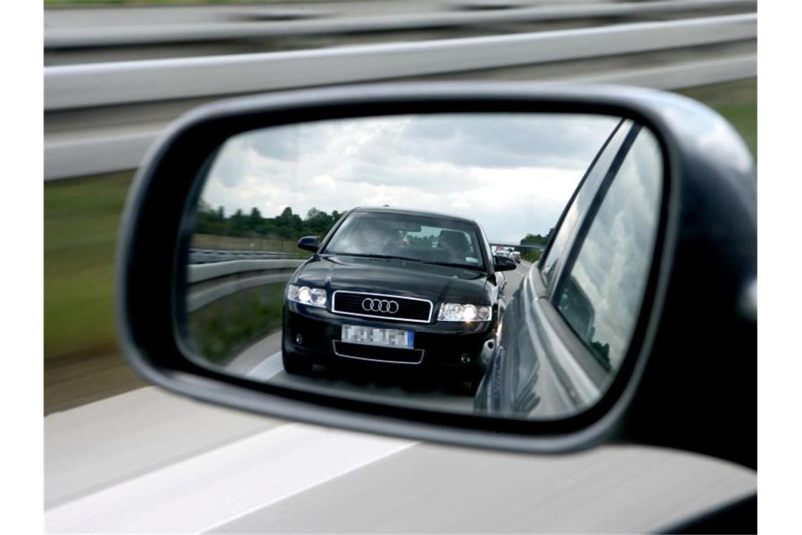 Bundestag lehnt Vorstoß für Tempolimit auf Autobahnen ab Solche Szenen sind weiterhin auf deutschen Autobahnen keine Seltenheit. Foto: Patrick Pleul/dpa-Zentralbild/dpa-tmn