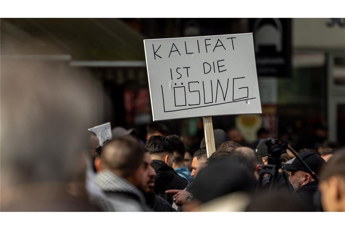 1100 Islamisten demonstrieren  –  Faeser: „schwer erträglich“