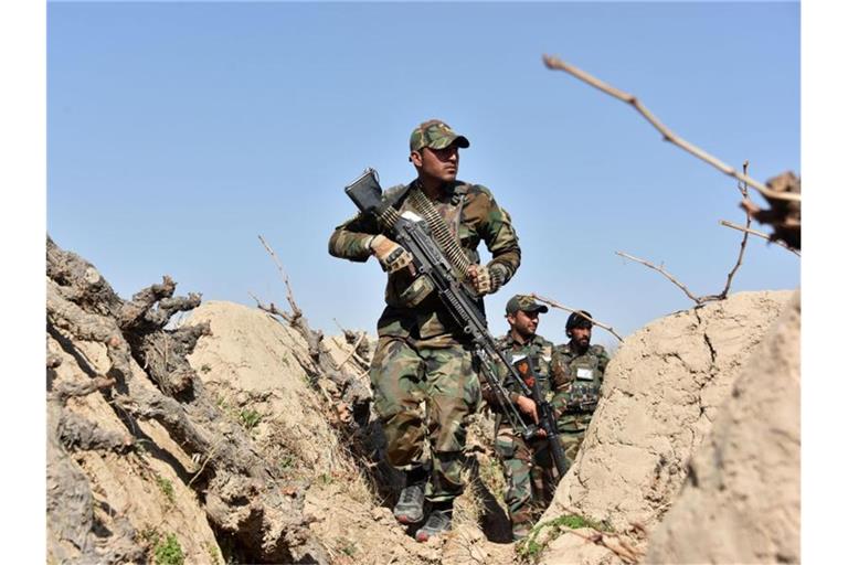 Soldaten der afghanischen Regierung Ende Februar bei einer Militäroperation in Kandahar. Foto: Sanaullah Seiam/XinHua/dpa