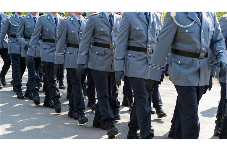 Soldaten der Bundeswehr in Niedersachsen: Für viele Jahre haben sich Gesellschaft und Streitkräfte voneinander entfernt.
