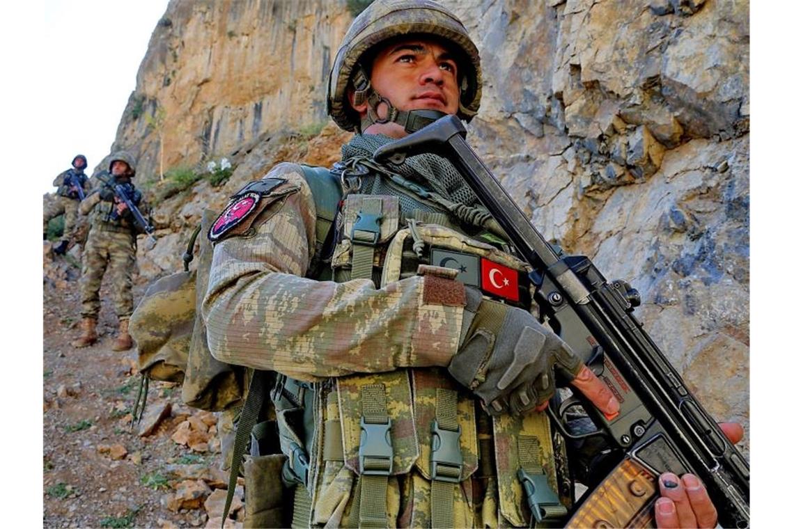 Soldaten der türkischen Armee bei einer Patrouille im Südosten der Türkei. Foto: Umit Kozan/Depo Photos via ZUMA Wire/Archiv