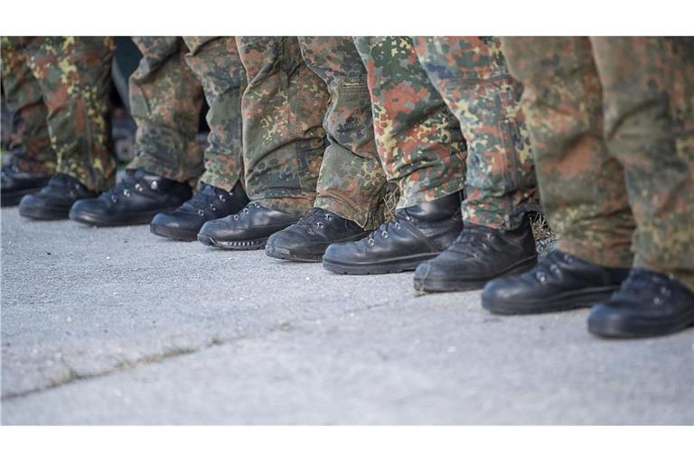 Soldaten in einer Bundeswehr-Kaserne - was würde der Kriegsfall für die deutsche Wirtschaft bedeuten?