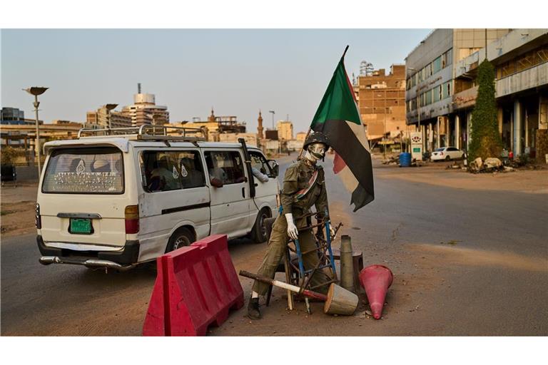 Soldaten-Puppe am Kontrollpunkt