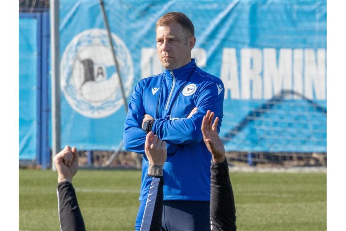 Bielefeld-Trainer Kramer nach Fan-Frust nicht pikiert Soll Arminia Bielefeld vor dem Abstieg retten: Frank Kramer. Foto: Friso Gentsch/dpa