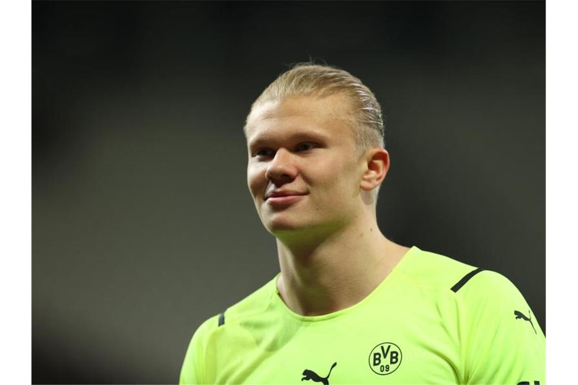 Paris Saint-Germain intensiviert Werben um Haaland Soll bei Paris Saint-Germain Wunschkandidat als Ersatz für Mbappé bei dessen Abgang sein: Erling Haaland. Foto: Christian Charisius/dpa